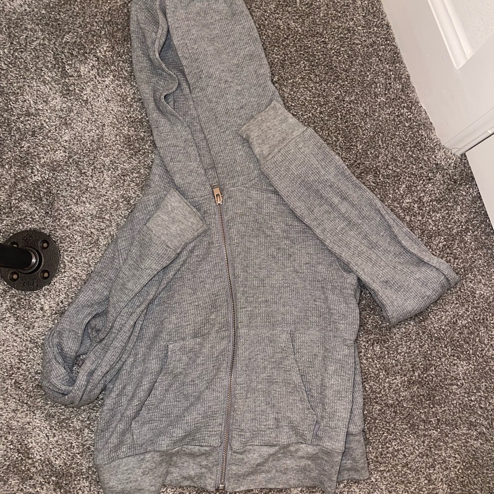 Aritzia TNA grey zip up. Small